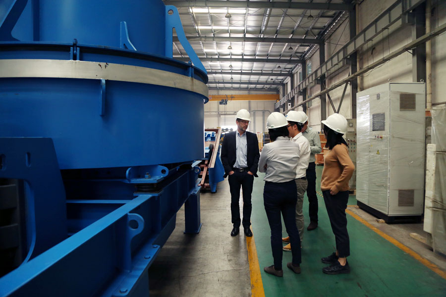 ����ͻ�ƹɷ���ŷ��װ���������������ŶӴ���̽���й�װ��������Դ������