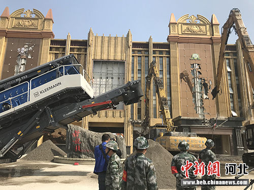 �ӱ��۰�������չ��ɫ����ж� ��������ѭ����������