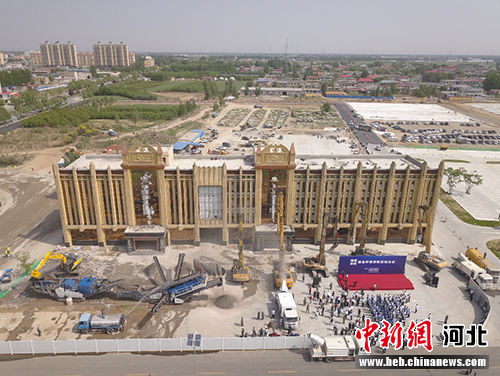 �ӱ��۰�������չ��ɫ����ж� ��������ѭ����������