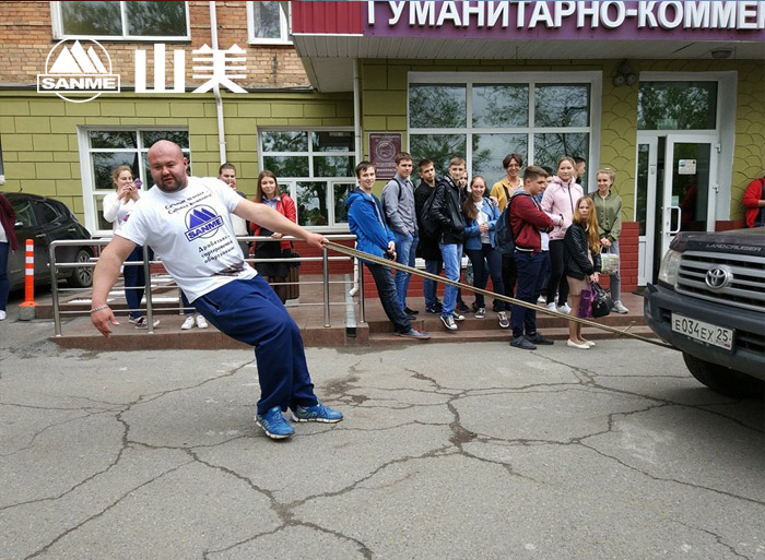 冰球突破破碎机力量代言人-欧洲大力士伊万.萨夫金