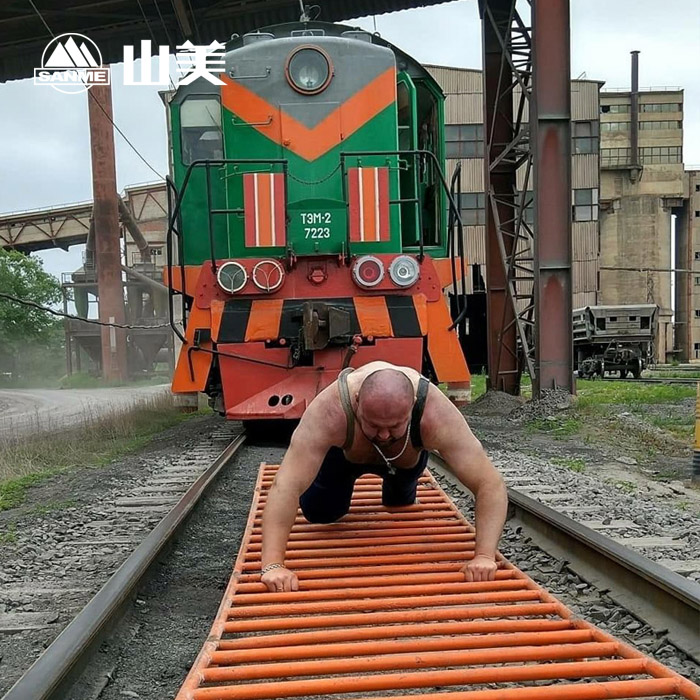 冰球突破破碎机力量代言人-欧洲大力士伊万.萨夫金