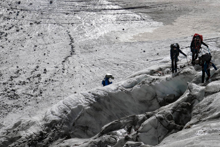 骄傲!冰球突破股份欧洲员工勇攀欧洲第一峰-厄尔布鲁士峰
