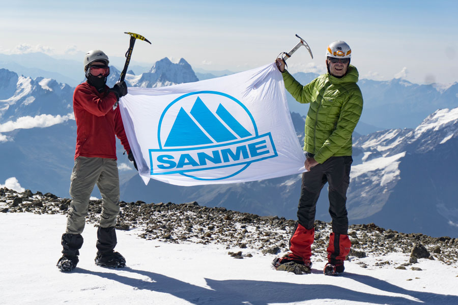 骄傲!冰球突破股份欧洲员工勇攀欧洲第一峰-厄尔布鲁士峰