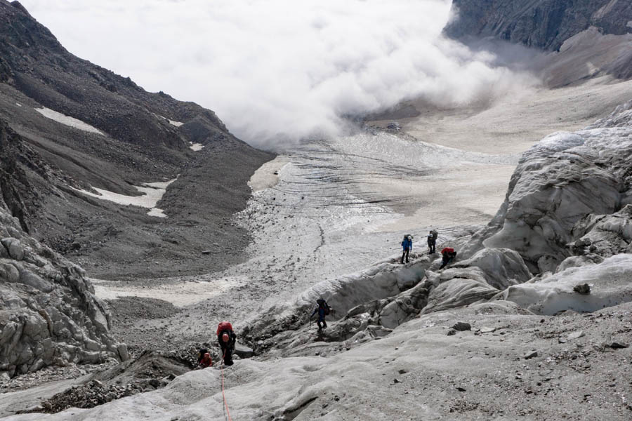 骄傲!冰球突破股份欧洲员工勇攀欧洲第一峰-厄尔布鲁士峰