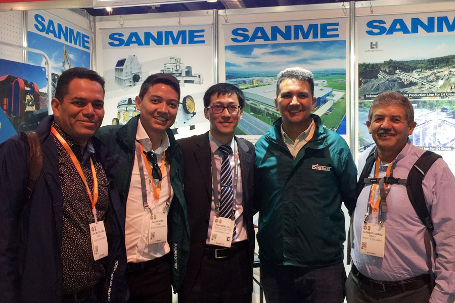 ���鵲��ס�߳�ȥ�ĽŲ�������ͻ�ƹɷ������������̻�е������(CONEXPO-CON/AGG)������չʾ��Ʒ������