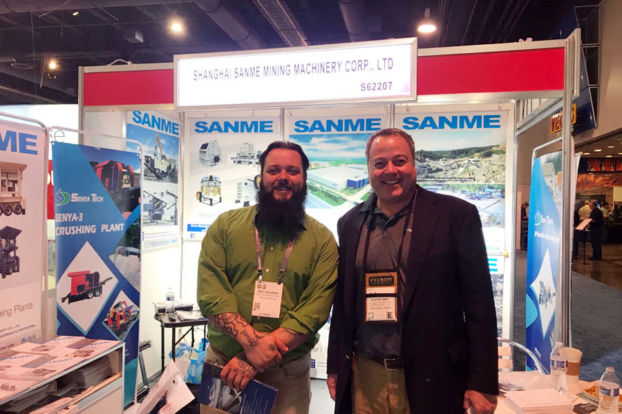 ���鵲��ס�߳�ȥ�ĽŲ�������ͻ�ƹɷ������������̻�е������(CONEXPO-CON/AGG)������չʾ��Ʒ������