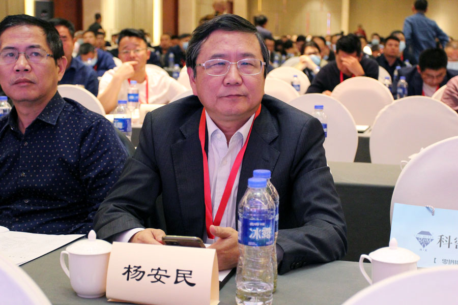 ϲѶ���Ϻ�����ͻ�ƹɷ��ٻ��й���������ҵƷ��ʾ����ҵ������