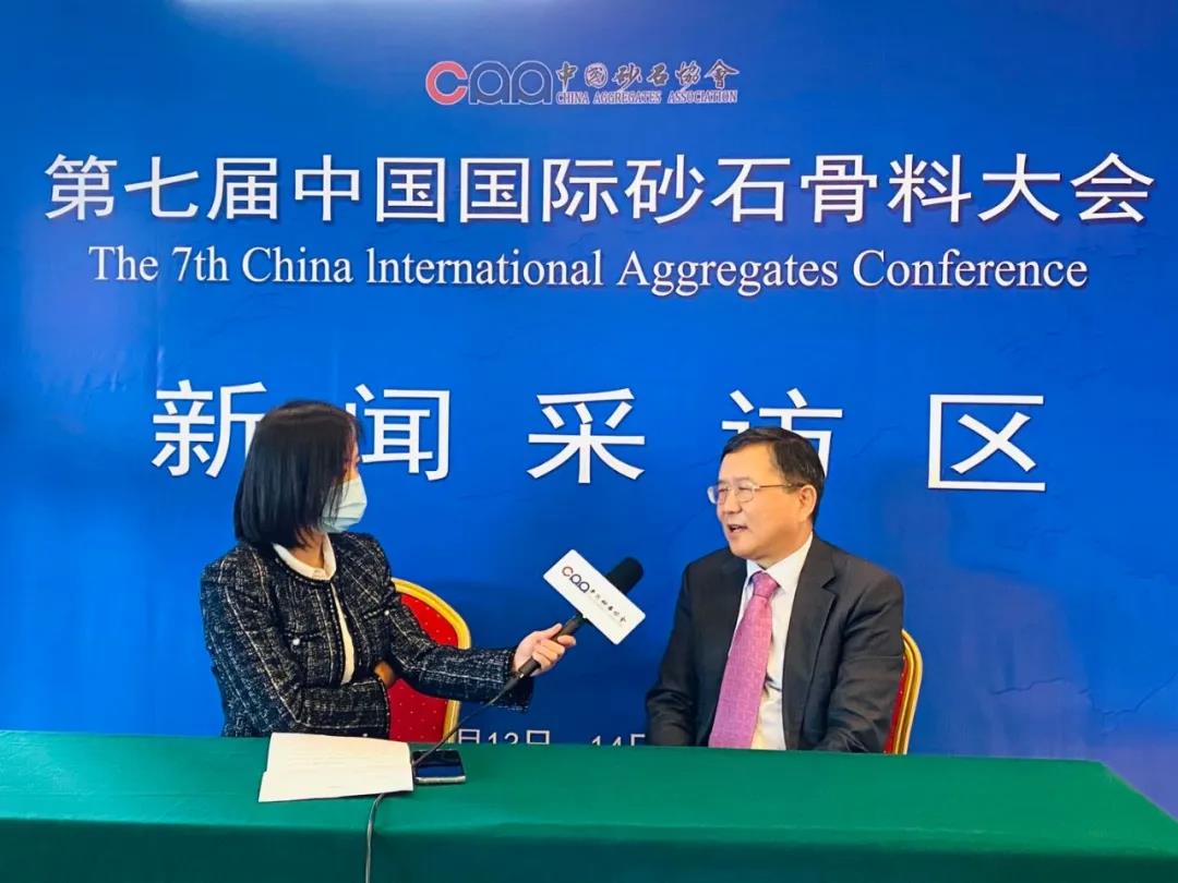 ���ʻ�ר�� | �Ϻ�����ͻ�ƶ��³���񣺽���ɫɰʯ���������ߺͽ����̷ϴ�����������