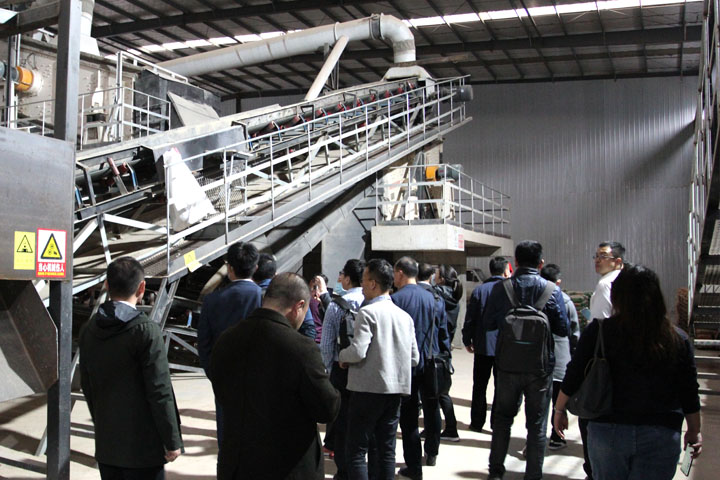 上海冰球突破股份承建的湖南长沙建筑固废绿色循环再利用项目喜迎“2021全国建筑垃圾资源化利用高层论坛”参会代表参观考察