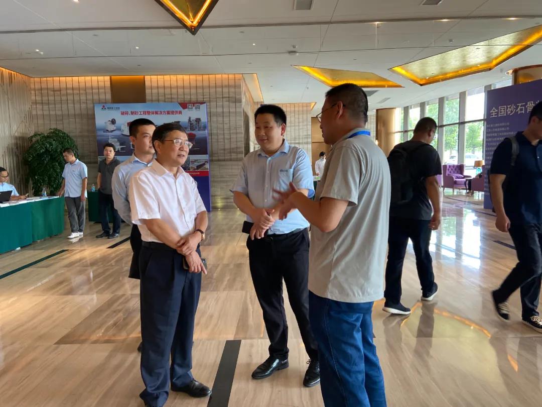 �Ϻ�����ͻ�ƹɷ�Я�Ƚ����պ�����װ����������ڰ˽�ȫ��ɰʯ������ҵ�Ƽ����