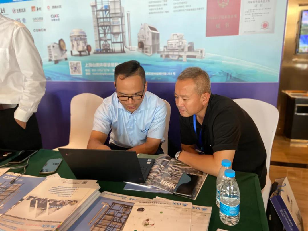 �Ϻ�����ͻ�ƹɷ�Я�Ƚ����պ�����װ����������ڰ˽�ȫ��ɰʯ������ҵ�Ƽ����