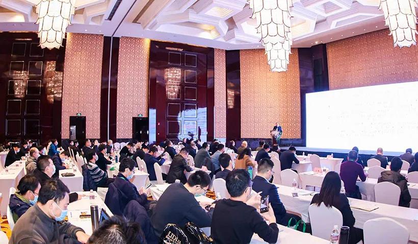 �Ϻ�����ͻ�ƹɷݳ�ϯ2021ȫ��ɰʯ��β�󼰽����̷���Դ�����÷��