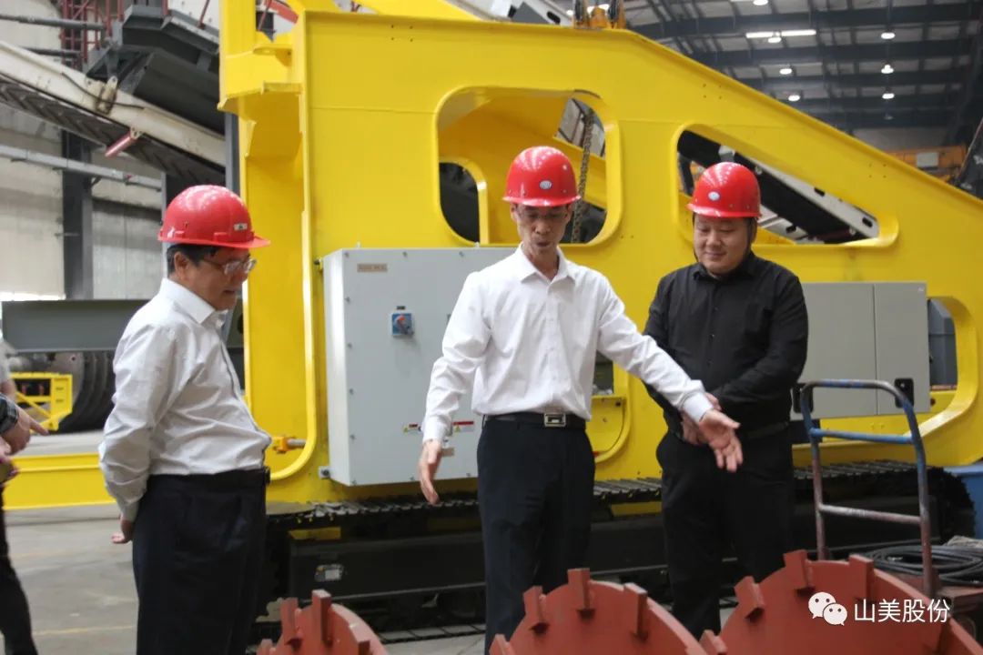 �۽� | ���һ�ӭ�й�ɰʯЭ����᳤һ��ݰ���Ϻ�����ͻ�ƹɷ�֣�ݻ���ָ��������