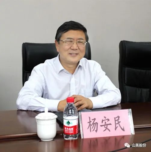 �۽� | ���һ�ӭ�й�ɰʯЭ����᳤һ��ݰ���Ϻ�����ͻ�ƹɷ�֣�ݻ���ָ��������