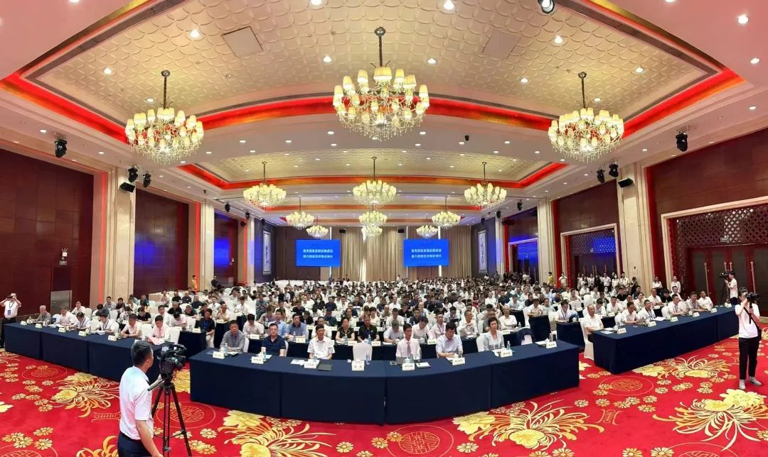 Э��ר�� | �����á������á���Ʒ�á����Ϻ�����ͻ�ƹɷݶ��³����̸ҵ�硰�����������ں�