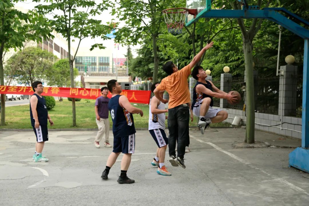 �Ϻ�����ͻ�ƹɷ�2025�����˶��������Ļ���κӡ�����Ԥ��ȼ�鿪ս