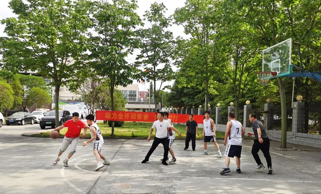 �Ϻ�����ͻ�ƹɷ�2025�����˶��������Ļ���κӡ�����Ԥ��ȼ�鿪ս