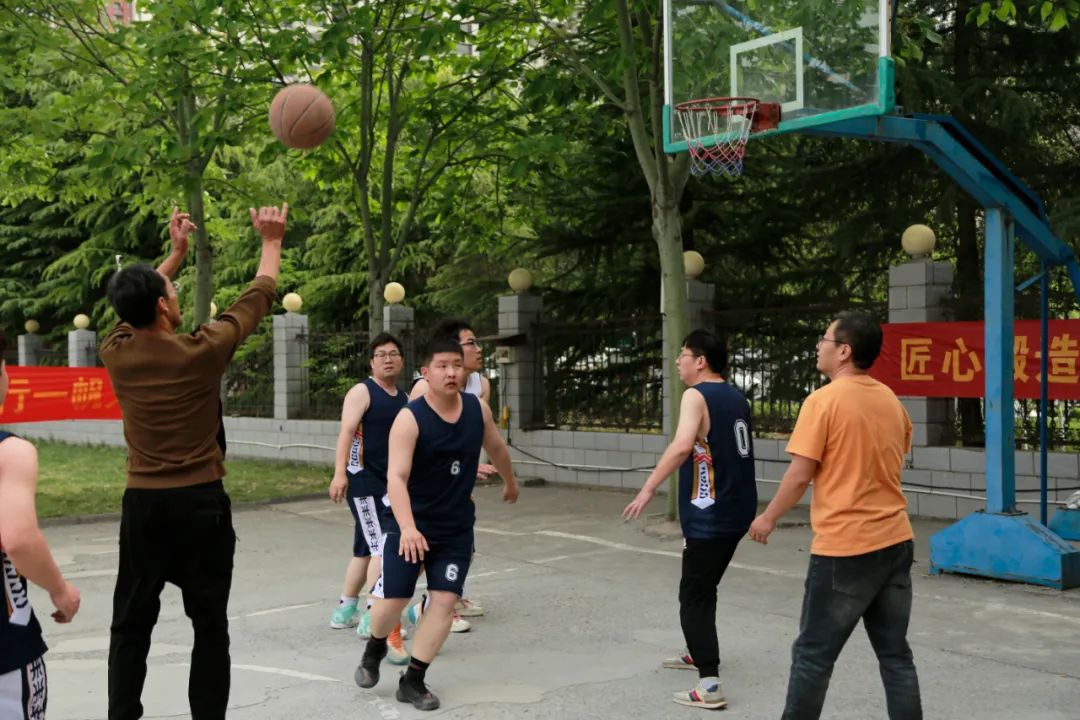 �Ϻ�����ͻ�ƹɷ�2025�����˶��������Ļ���κӡ�����Ԥ��ȼ�鿪ս