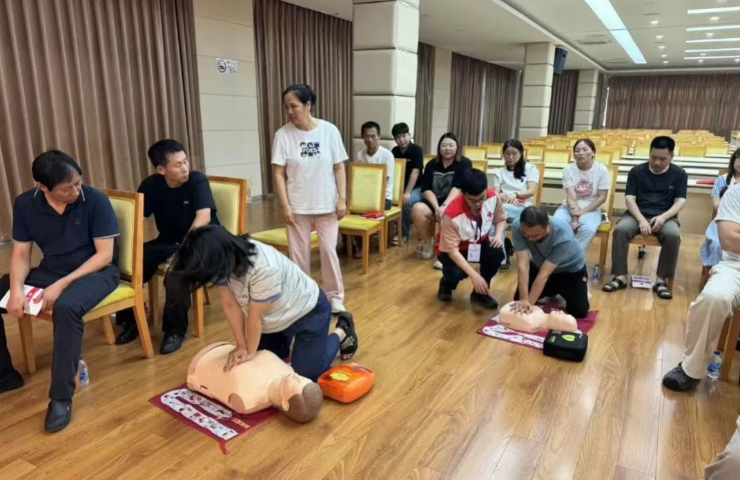 �Ϻ���ʮ�ֻ��߽��Ϻ�����ͻ�ƹɷݿ�չӦ���Ȼ���ѵ Ϊ��ȫ���ݻ���